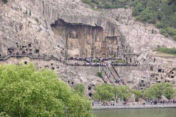 洛阳龙门石窟惊现“神牛”图案？