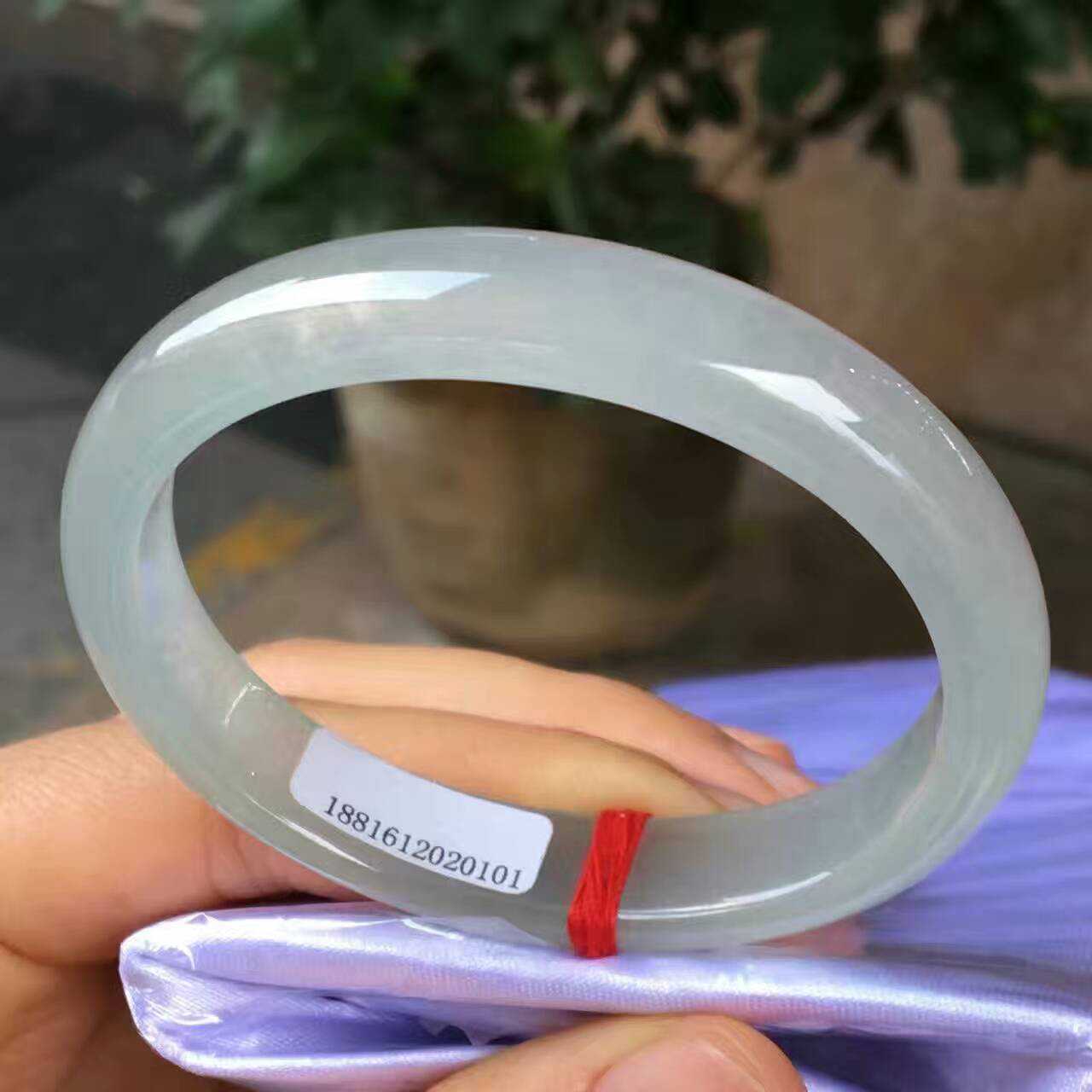 女人为什么要有一只属于自己的翡翠手镯