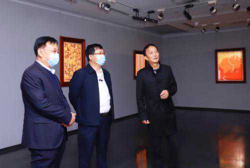 “走在当下——龚循明陶瓷绘画艺术展”在京开幕