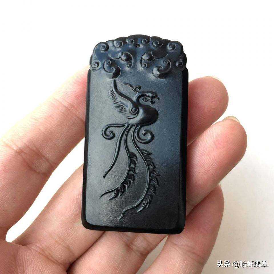 绿到发黑就是墨翠？也有可能是黑青玉