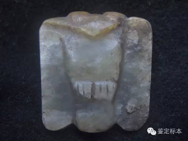 紅山折肩型玉鷹