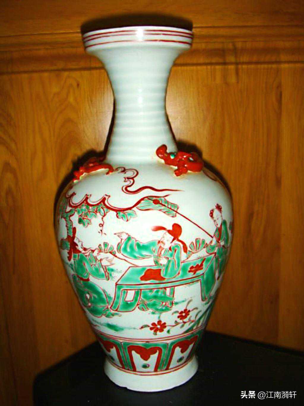 红绿彩人物纹瓶