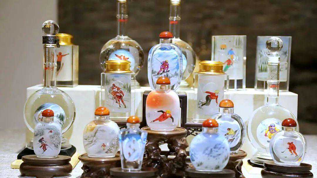 寸幅之地具万里之势，这个壶中“内藏乾坤”