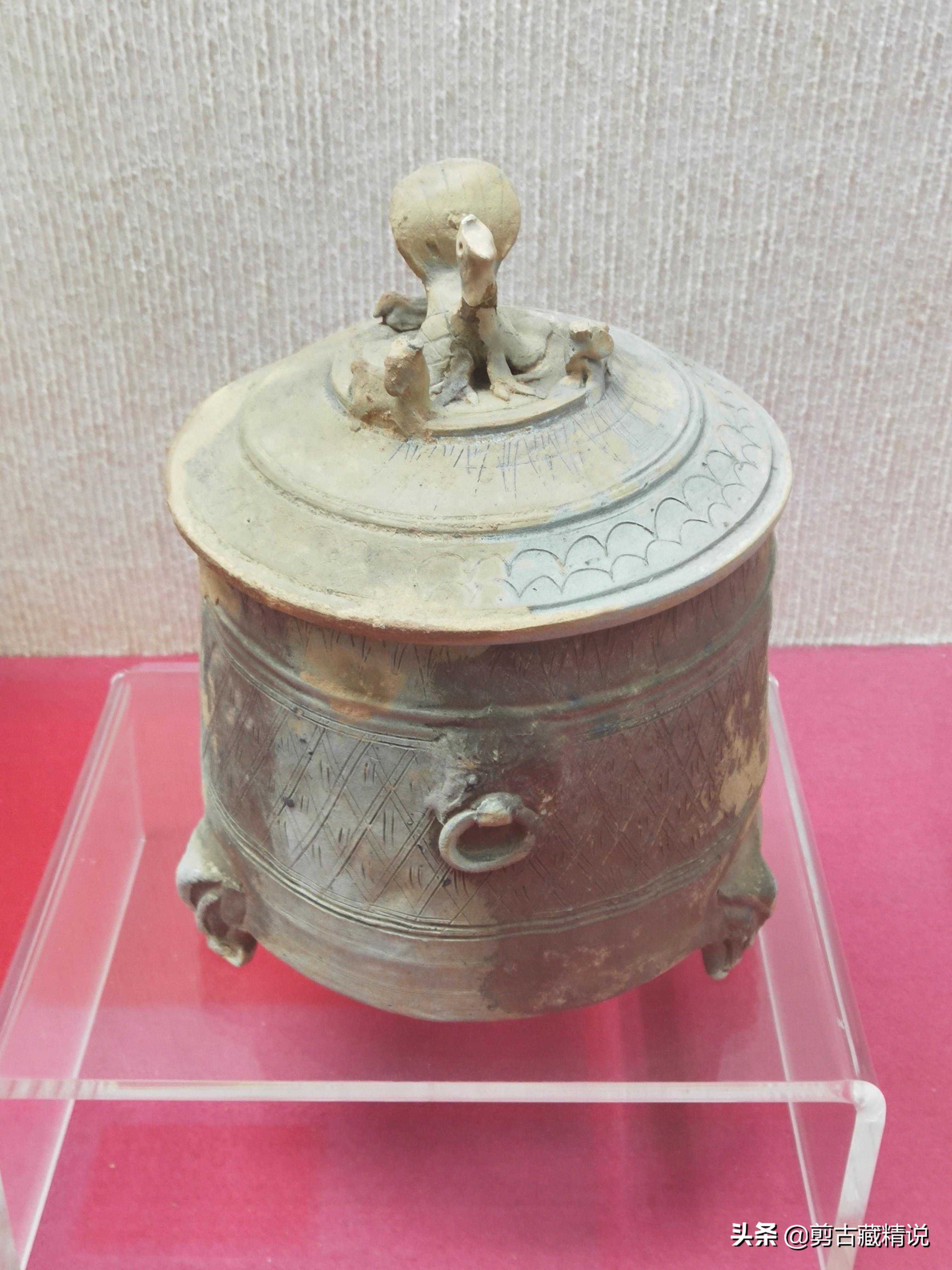 博物馆展示：东汉的三足釜