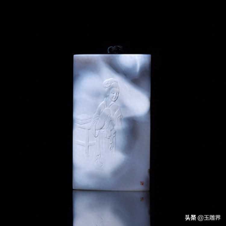 白色的石头，玉雕师雕出月光，设计绝了