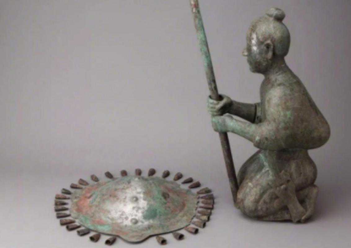 趣谈屯溪出土的西周跪跽铜俑，逗乐姿势千变万化