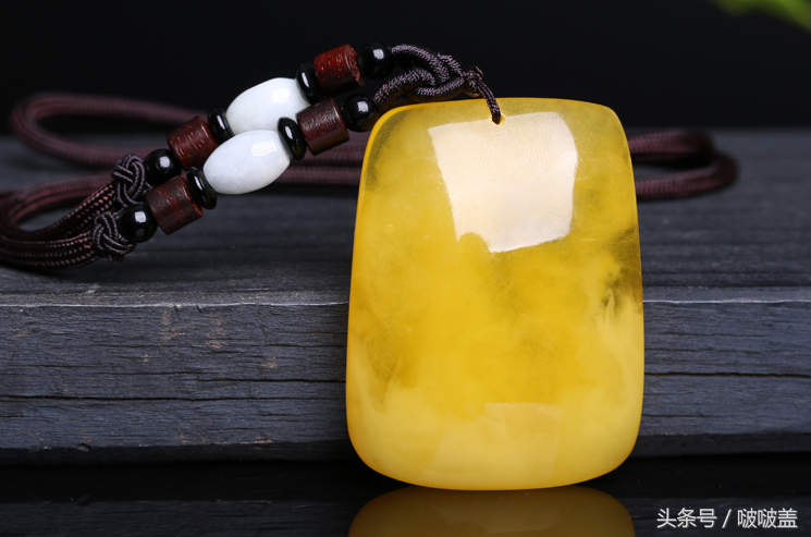 怡朵珠宝丨蜜蜡的功效与保养，一起来看看