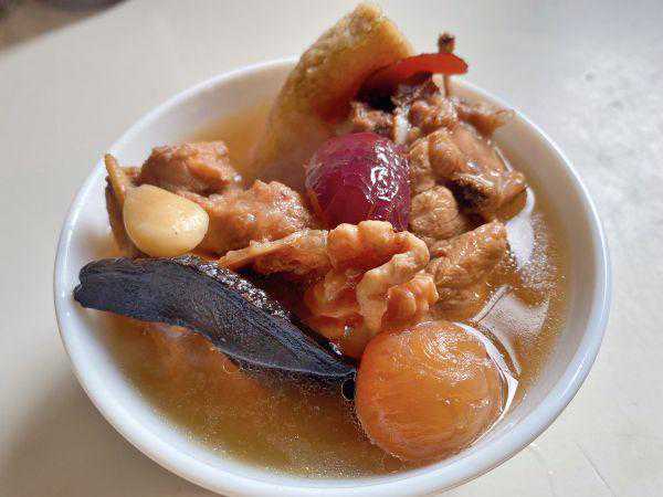 一定要收藏的鳄鱼尾骨核桃桂圆汤，简单零失败