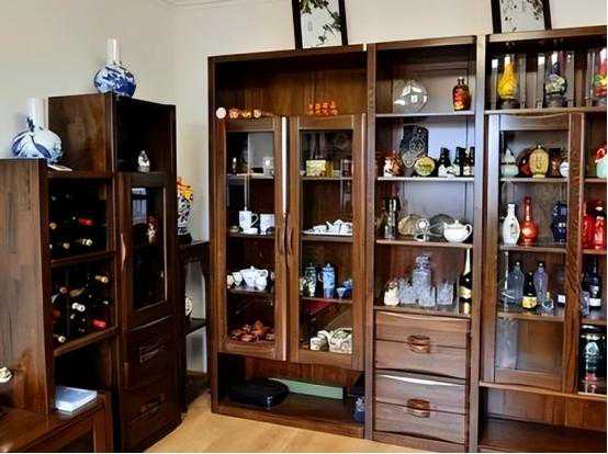 青岛一大爷，20年前收藏一瓶“老茅台”，如今拿出来变成啥样了？