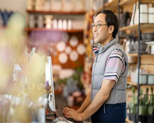 老常收藏的紫砂花盆、盆景纪念盆